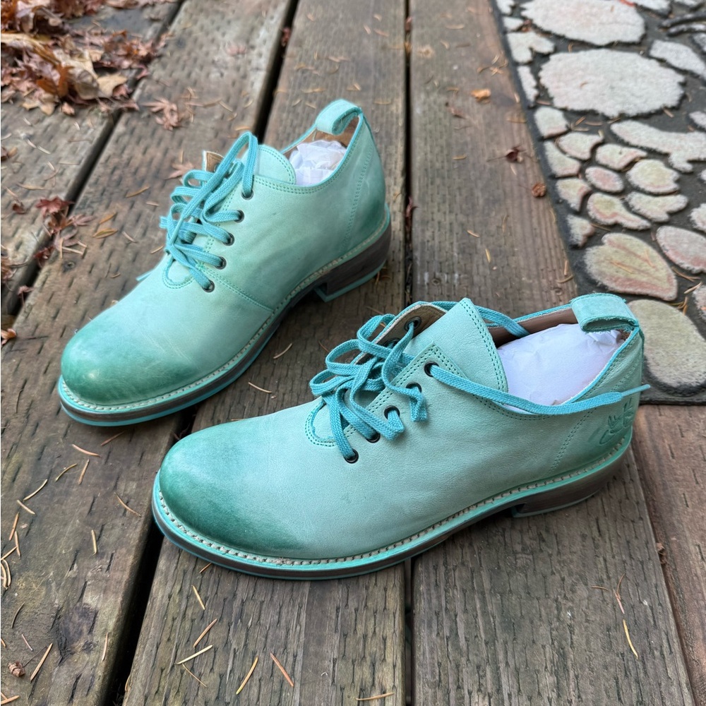 Fluevog Simple Living Winch Turqoise Wholecut Shoe Like new! size 9 (fits 9.5)
